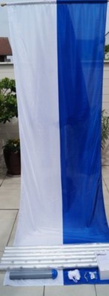 Bannerfahne Bayern weißblau 2 m x 0,90 m, komplett mit Fahnenmasten