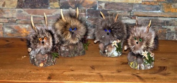 Wolpertinger, auf Holzstumpf, Größe 17 cm hoch, Handanfertigung