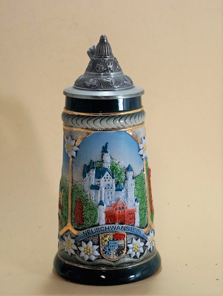 Bierkrug Steinzeug mit Spitzdeckel König Ludwig II.Motiv Königschlösser