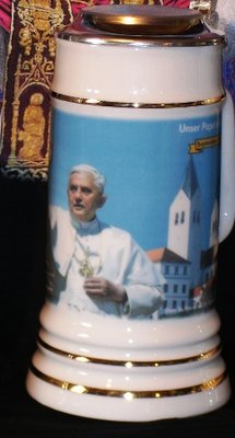 Bierkrug mit Zinndeckel, Motiv Papst Benedikt XVI. Besuch in Freising