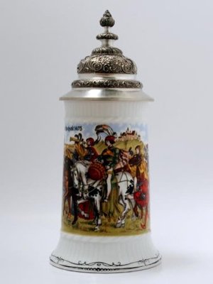 Bierkrug mit Spitzdeckel aus Zinn - Motiv Landshuter Hochzeit