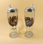 Weißbierkrug aus Glas mit Zinndeckel geriffelt, verschiedene Bayernwappen,