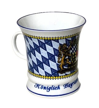 Tasse Bayern, " Königlich Bayerisches Kaffeehaferl", Motiv Löwen und Fahnen